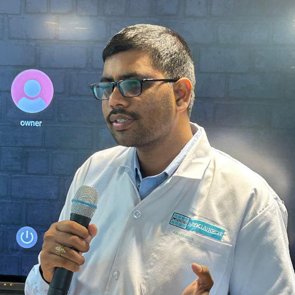amrtech-insights-author-amarender-akupathni-profile-picture.